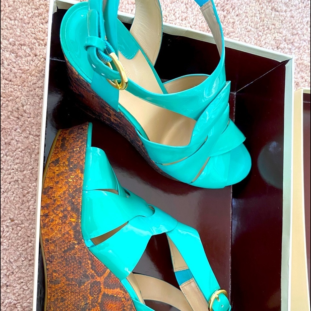 JOAN & DAVID -Brand New- Aqua and Snakeskin wedge
